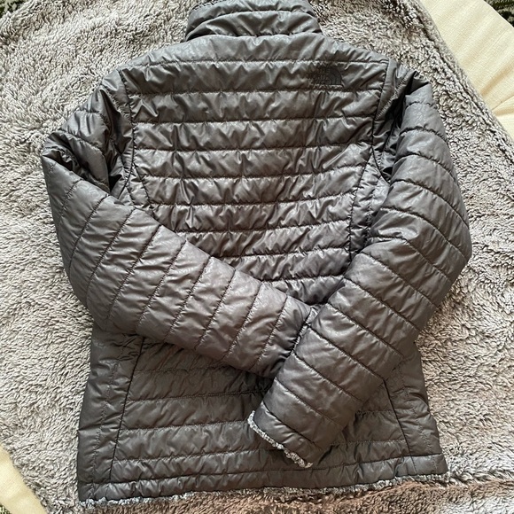 THE NORTH FACE Women’s Leopard Printed Mossbud Reversible Jacket - Picture 9 of 16